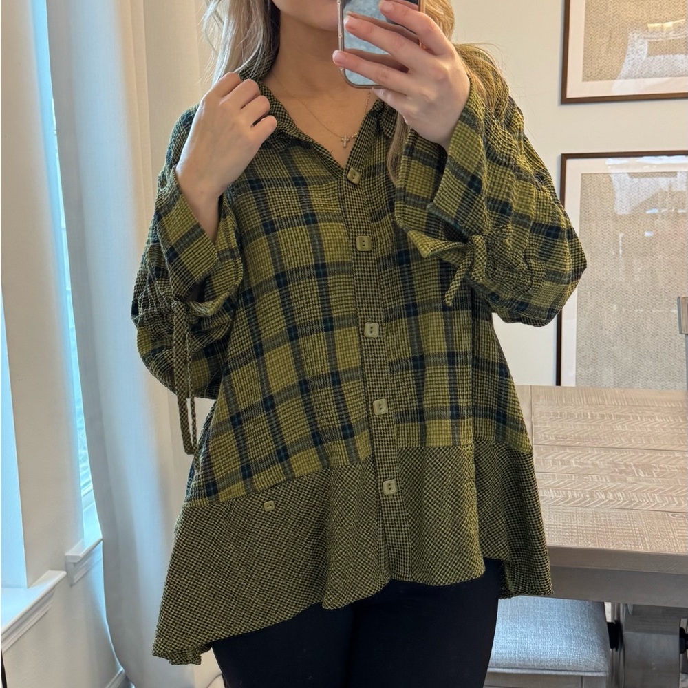 Lightweight Plaid Button-Up Scrunch Tie Sleeves Shirt Green Black Blue Stripes